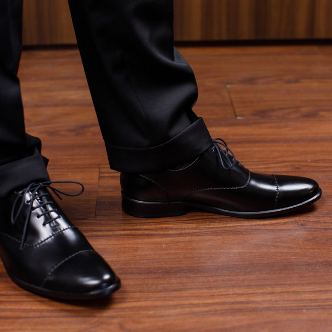Sapato Social Wholecut Oxford Basco Preto