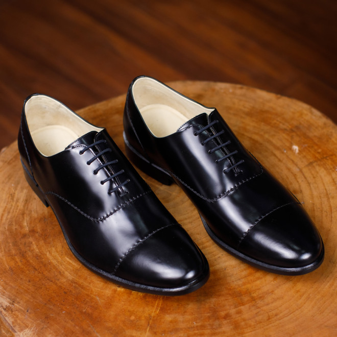Sapato Social Wholecut Oxford Basco Preto